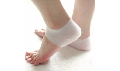 Protector flexible de silicona colocado alrededor del talón